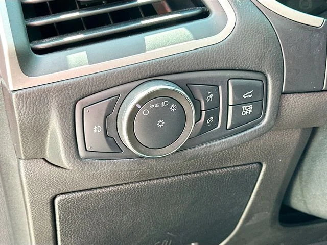 Used 2020 Red Ford SEL image 10