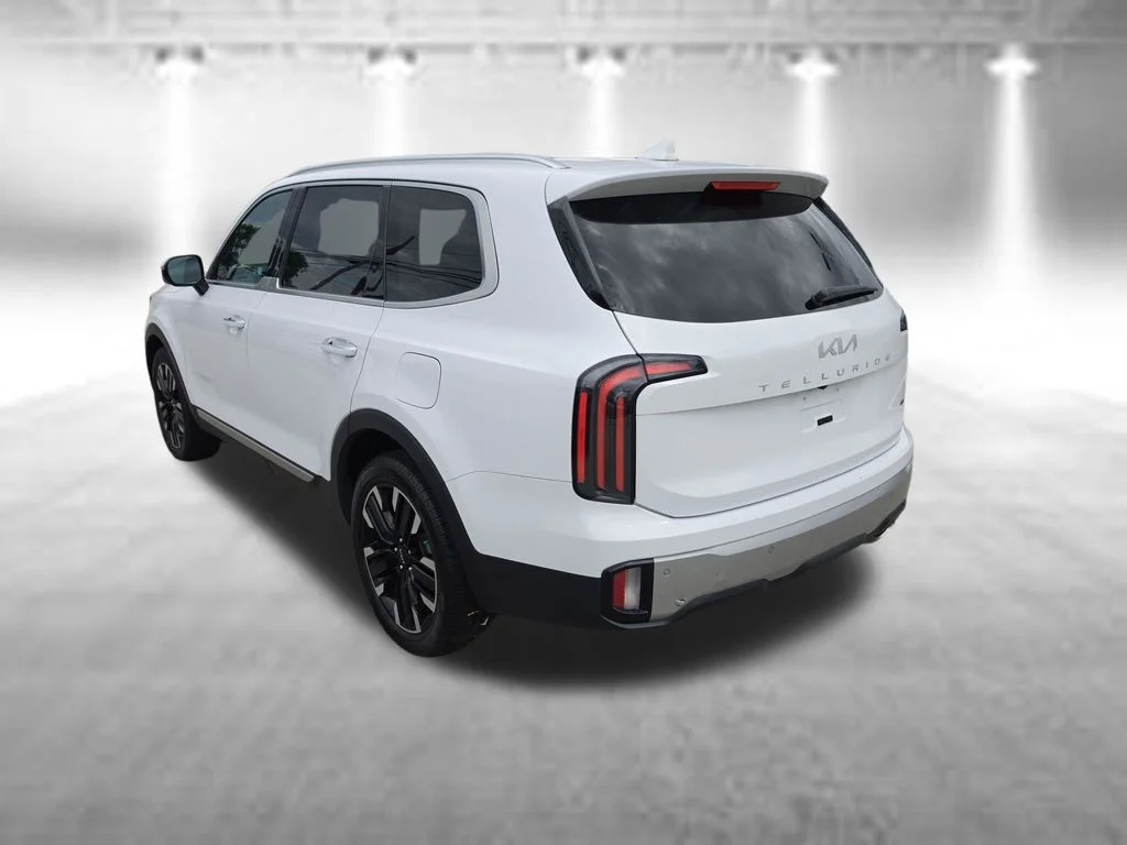 Used 2023 White Kia SX image 5