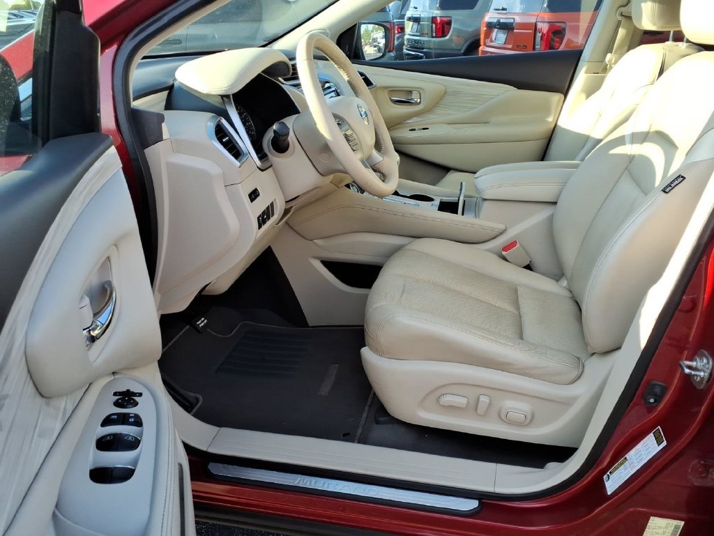 Used 2016 Cayenne Red Metallic Nissan SL image 18