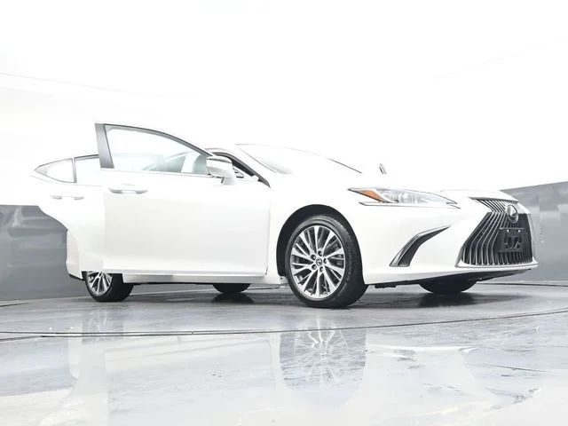 Used 2021 White Lexus 350 image 43