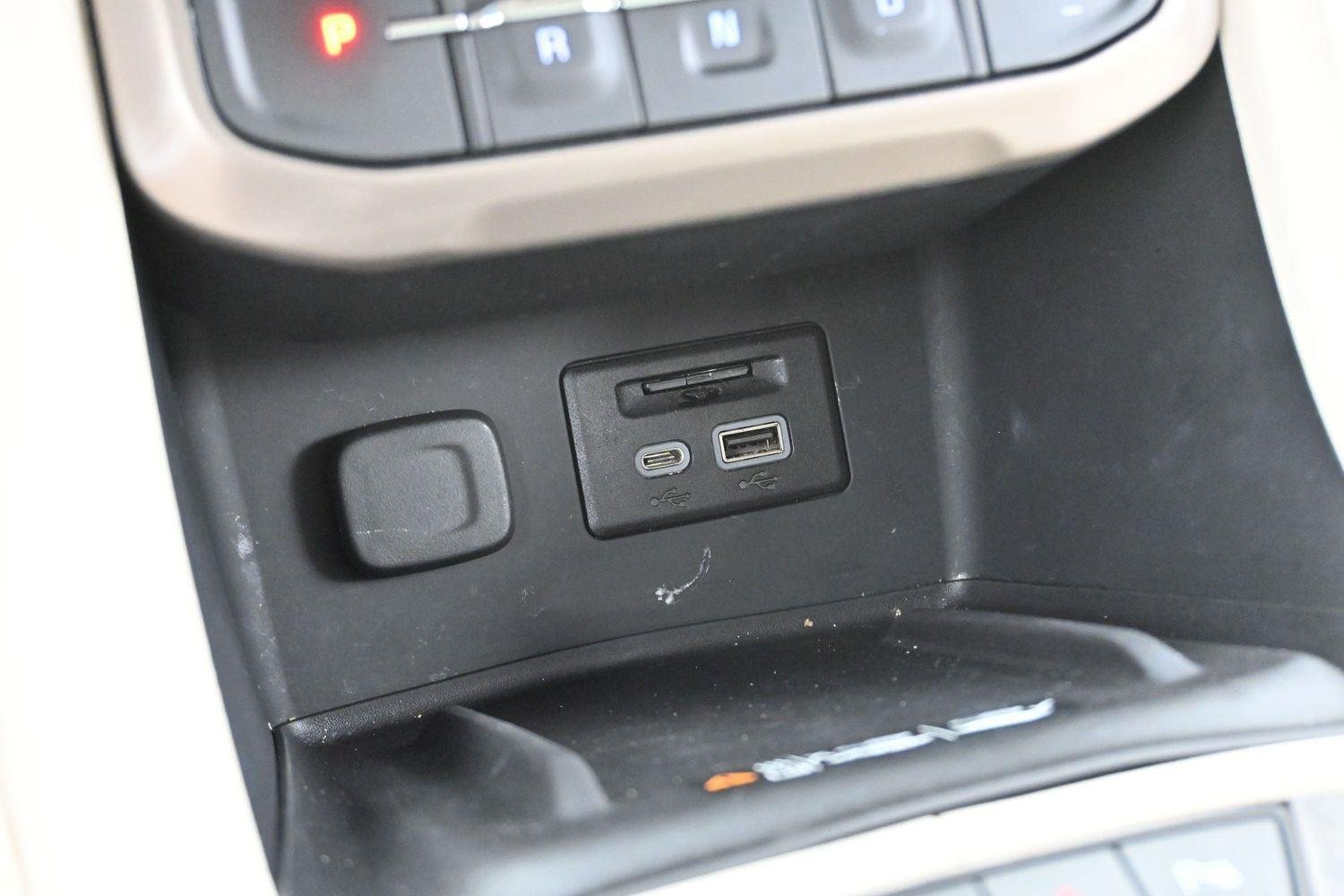 Used 2023 White Frost Tricoat GMC Denali image 24