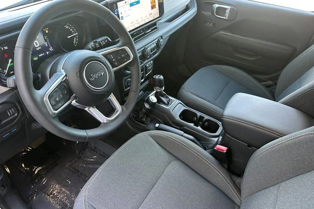Used 2025 Gray Jeep Sahara 4xe image 10