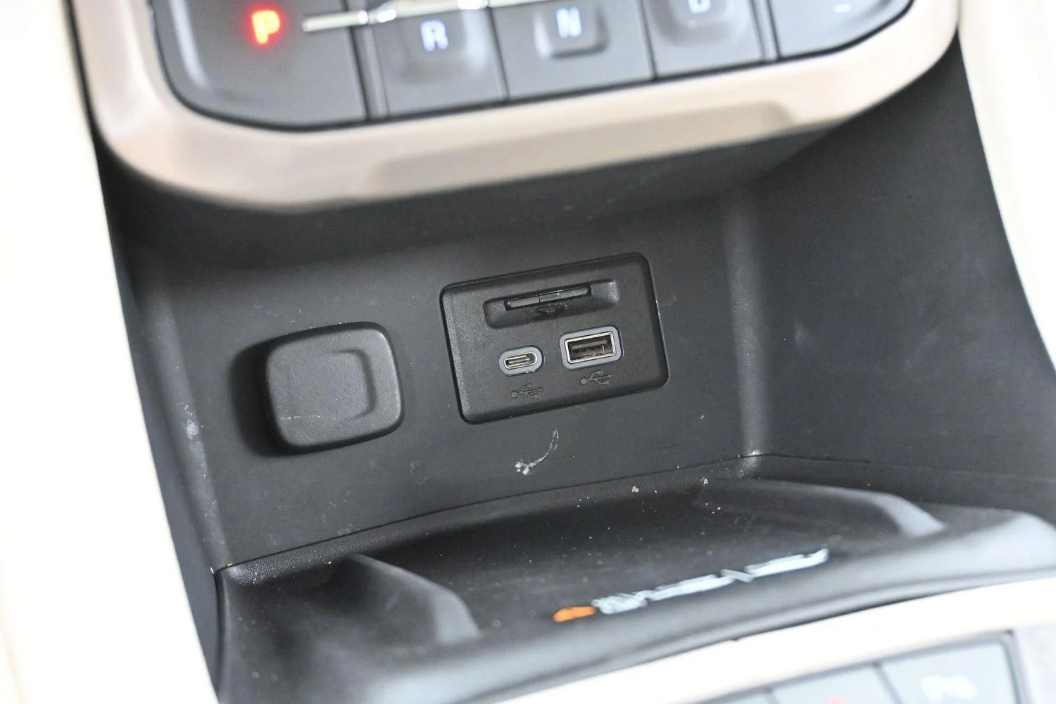Used 2023 White Frost Tricoat GMC Denali image 24