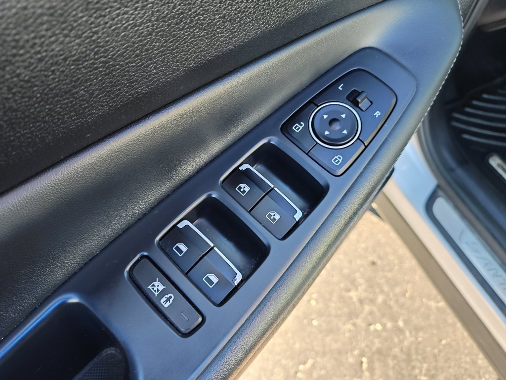 Used 2020 Silver Hyundai Limited image 11