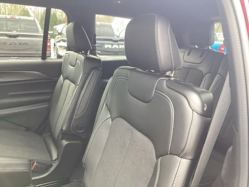 New 2025 Velvet Red Pearl-Coat Exterior Paint Jeep Altitude X image 22