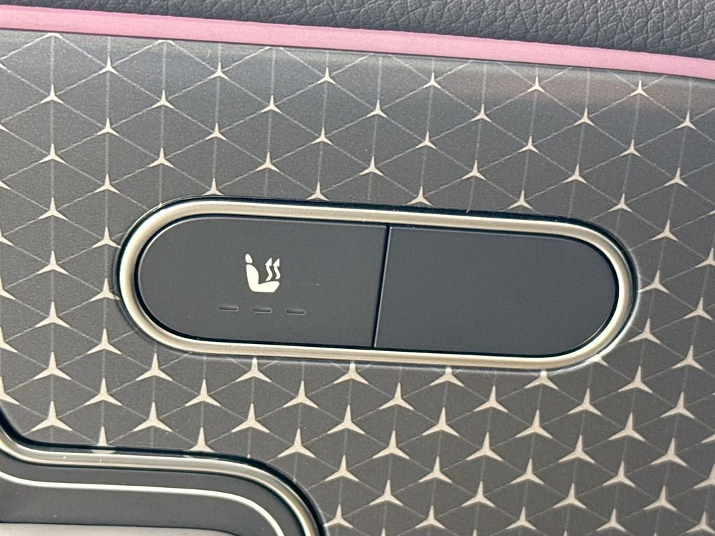 Used 2025 Silver Mercedes-Benz GLB 250 image 22