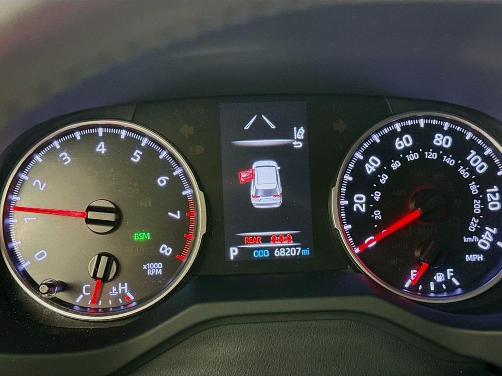 Used 2020 Magnetic Gray Metallic Toyota XLE Premium image 13
