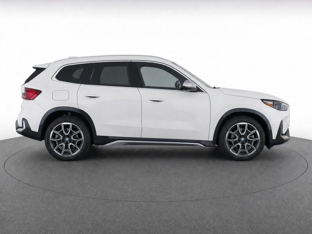 Used 2023 Alpine White BMW xDrive28i image 2