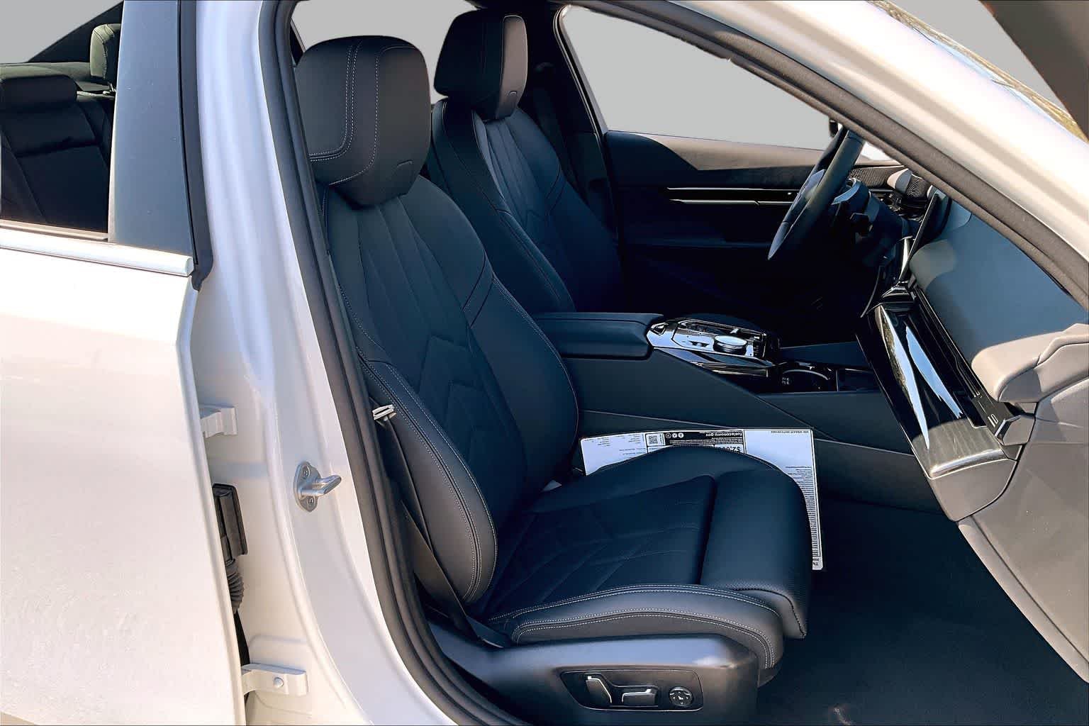 Used 2026 Alpine White BMW 530i image 8