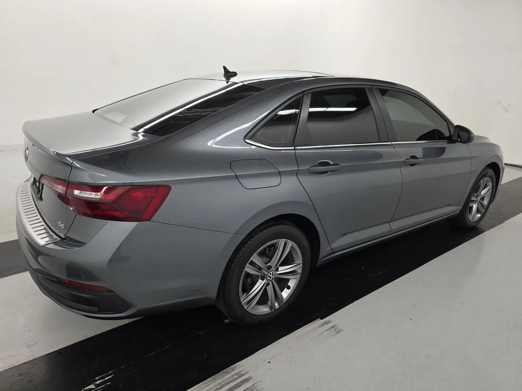 Used 2023 Gray Volkswagen 1.5T SE image 3