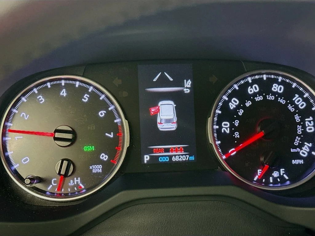 Used 2020 Magnetic Gray Metallic Toyota XLE Premium image 13
