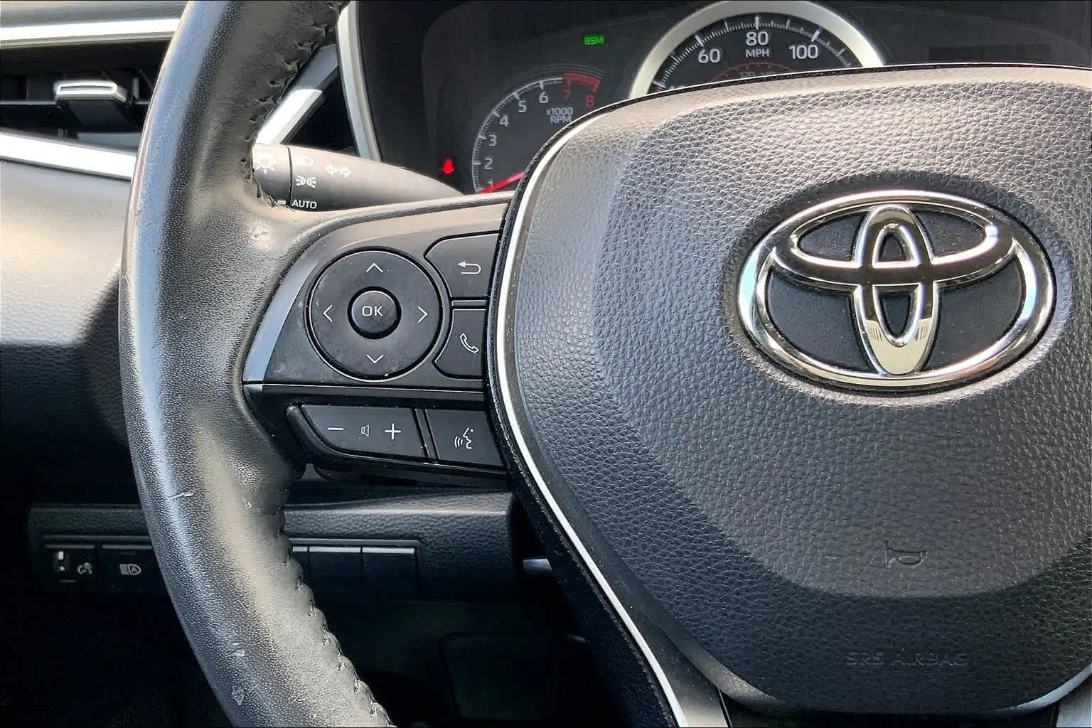 Used 2019 Sil/silver Toyota SE image 24
