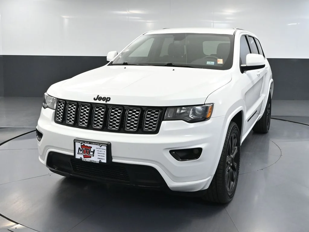 Used 2021 White Jeep Laredo X image 13