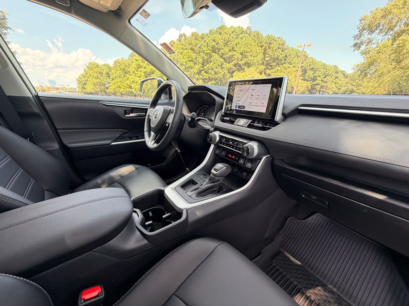 Used 2024 Pearl Toyota XLE Premium image 18