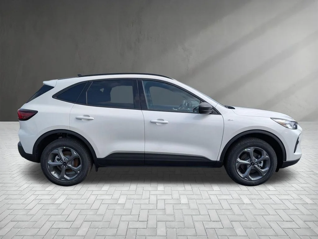 New 2026 Star White Metallic Tri-coat Ford ST-Line image 9