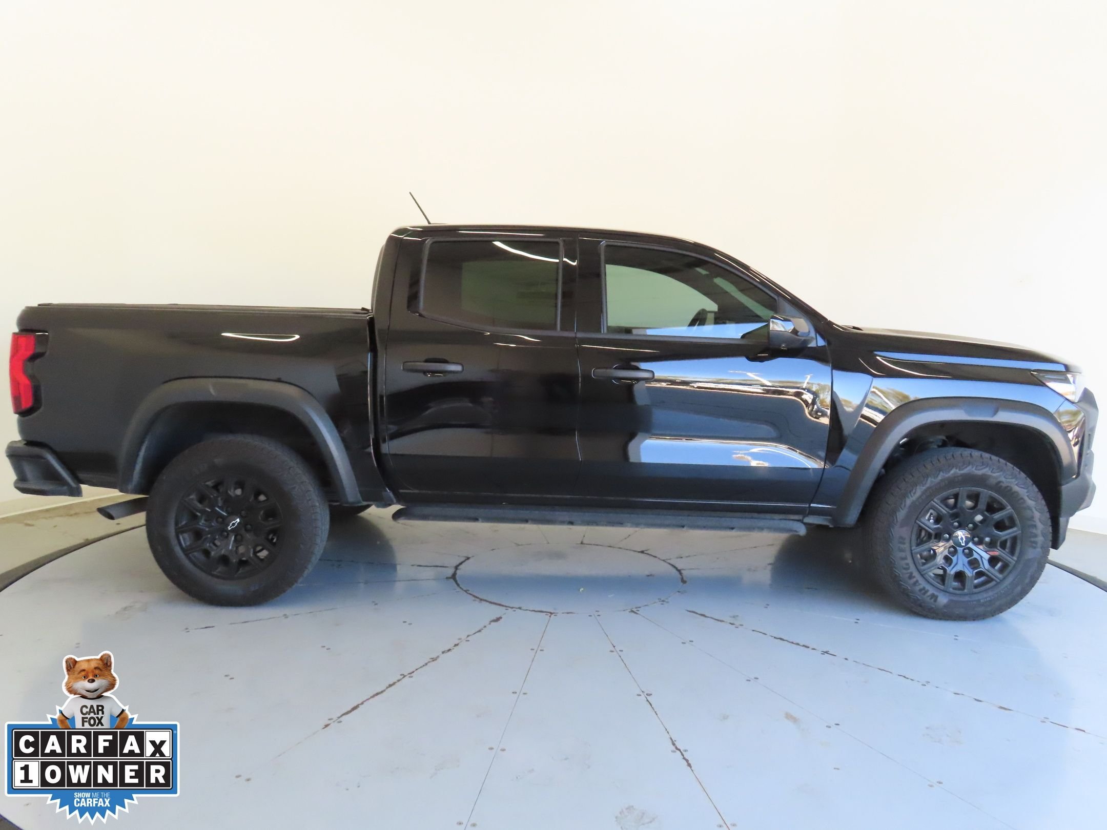 2024 Chevrolet Colorado Trail Boss photo 2