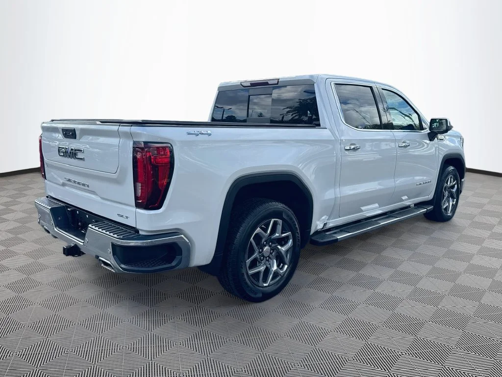 Used 2022 White GMC SLT image 6