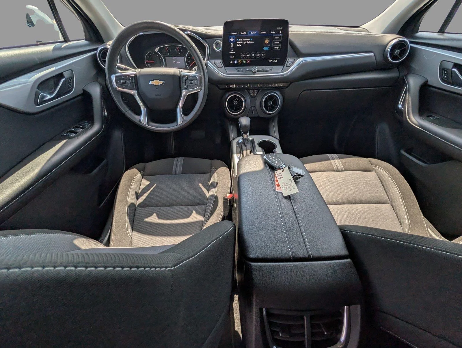 Used 2025 Summit White Chevrolet 2LT image 29
