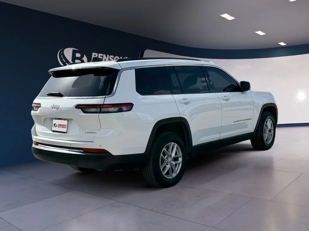 Used 2024 White Jeep Laredo image 5