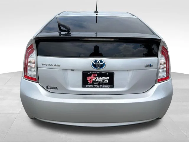 Used 2013 Silver Toyota Three image 6