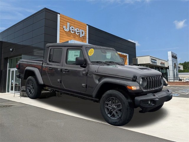 2025 Jeep Gladiator Sport S photo 2