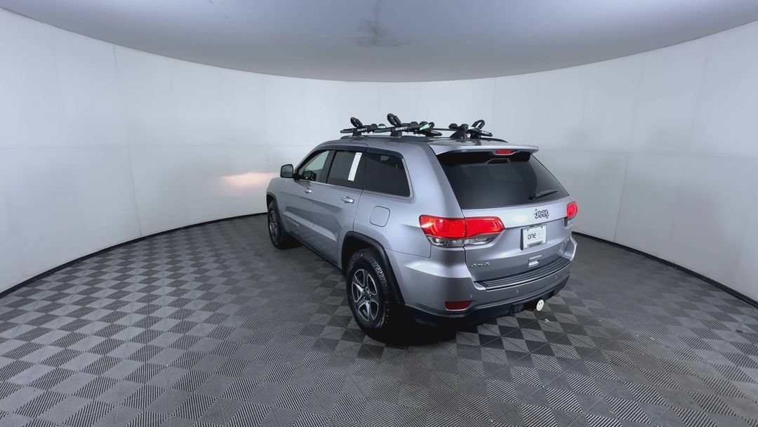 Used 2016 Billet Silver Clearcoat Metallic Jeep Laredo image 7
