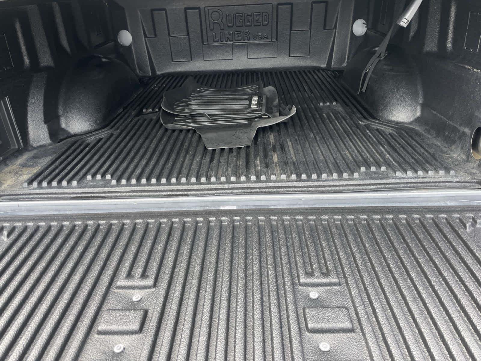 Used 2023 Silver Ford LARIAT image 28