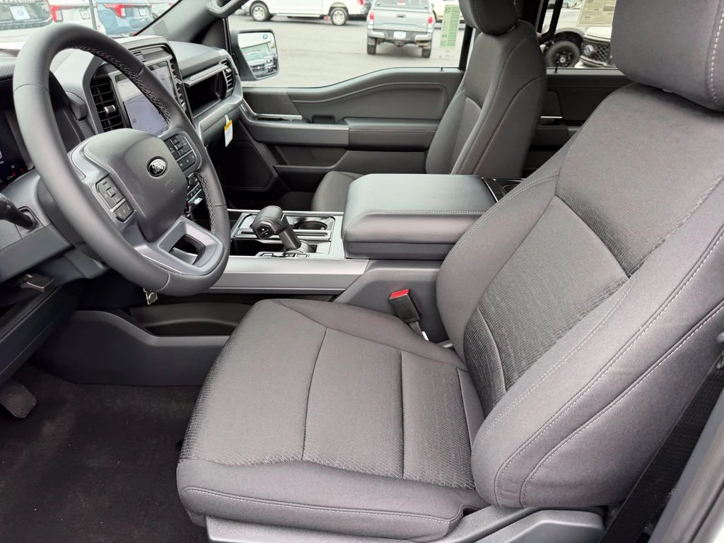 New 2026 Oxford White Ford XLT image 13