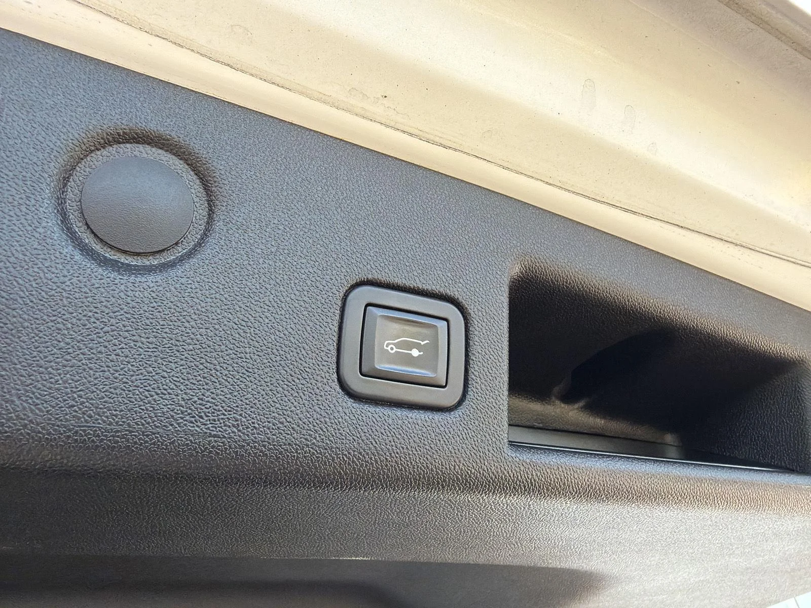 Used 2019 Iridescent Pearl Tricoat Chevrolet Premier image 43