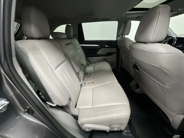 Used 2018 Gray Toyota XLE image 28