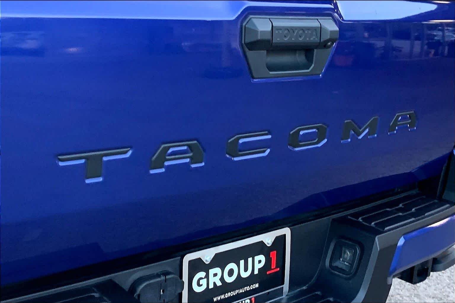 Used 2025 Blue Crush Metallic Toyota SR5 image 30