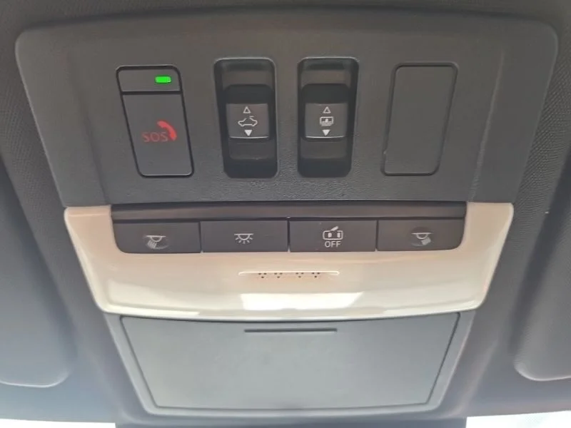Used 2022  Mitsubishi SE image 19