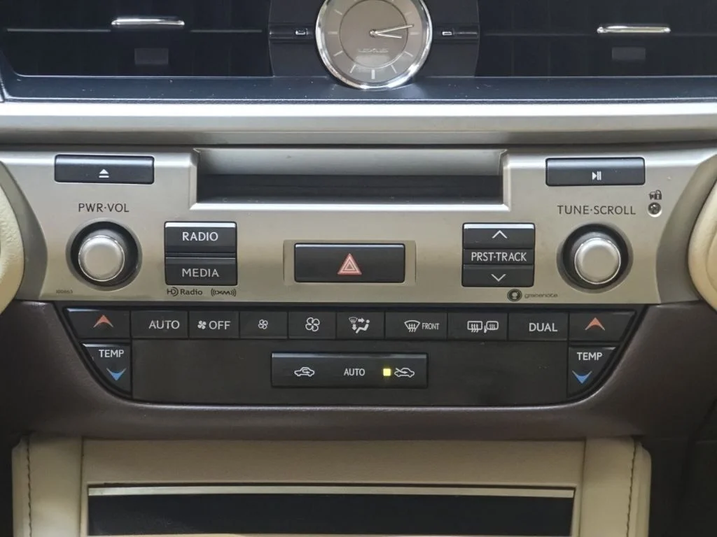 Used 2018 White Lexus 350 image 21