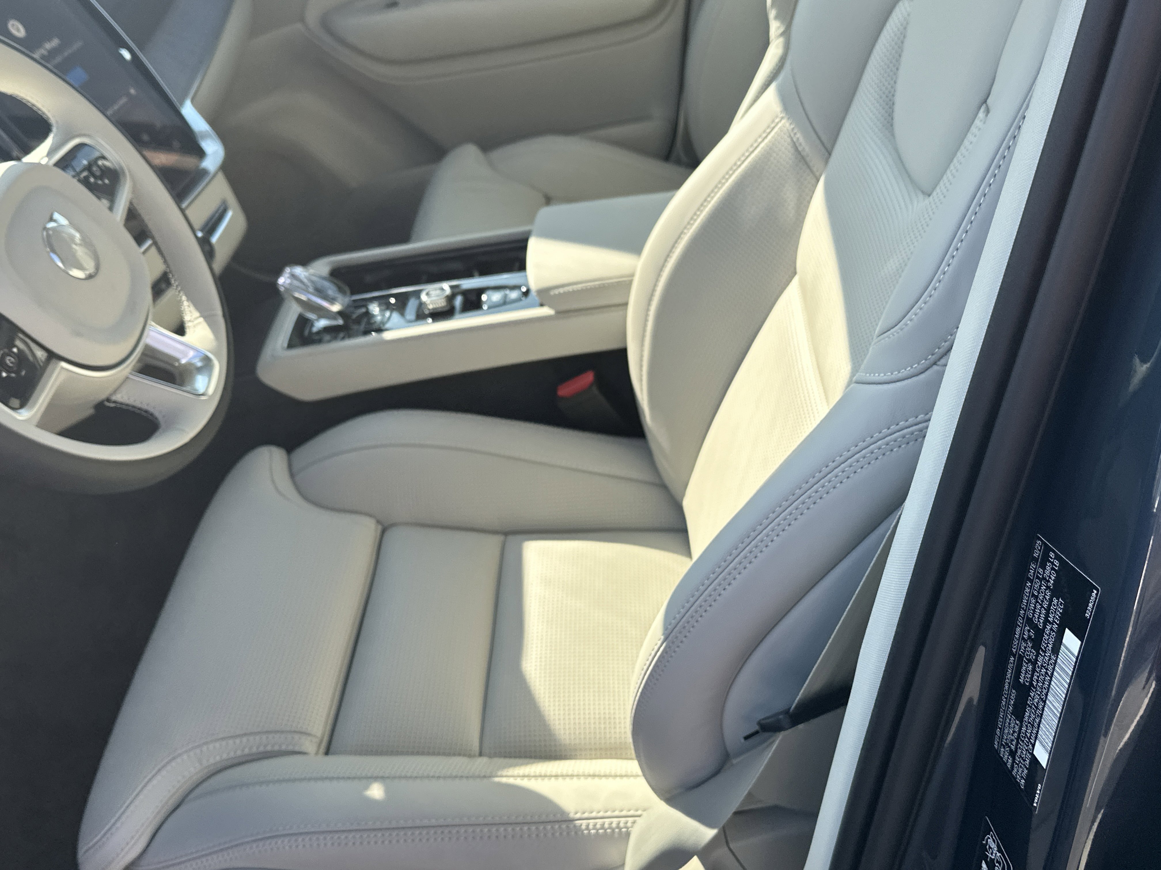2026 Volvo XC90 Ultra - Photo 13