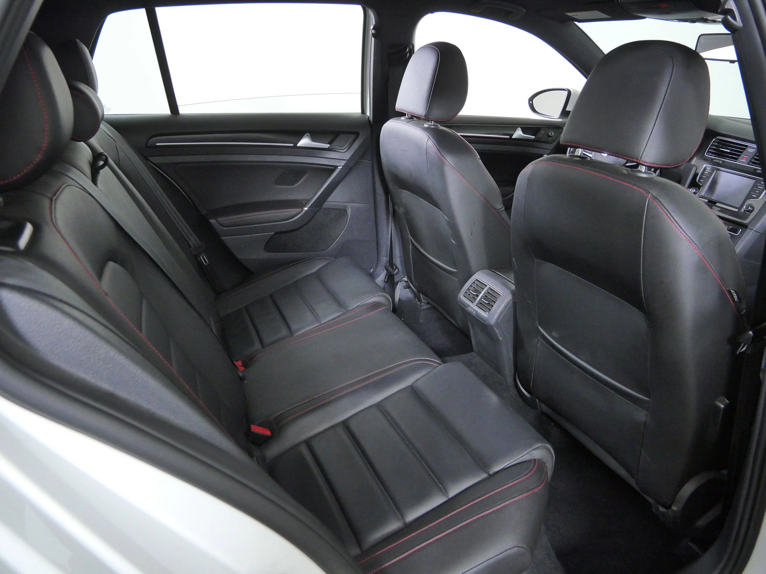 Used 2017 Pure White Volkswagen SE image 15