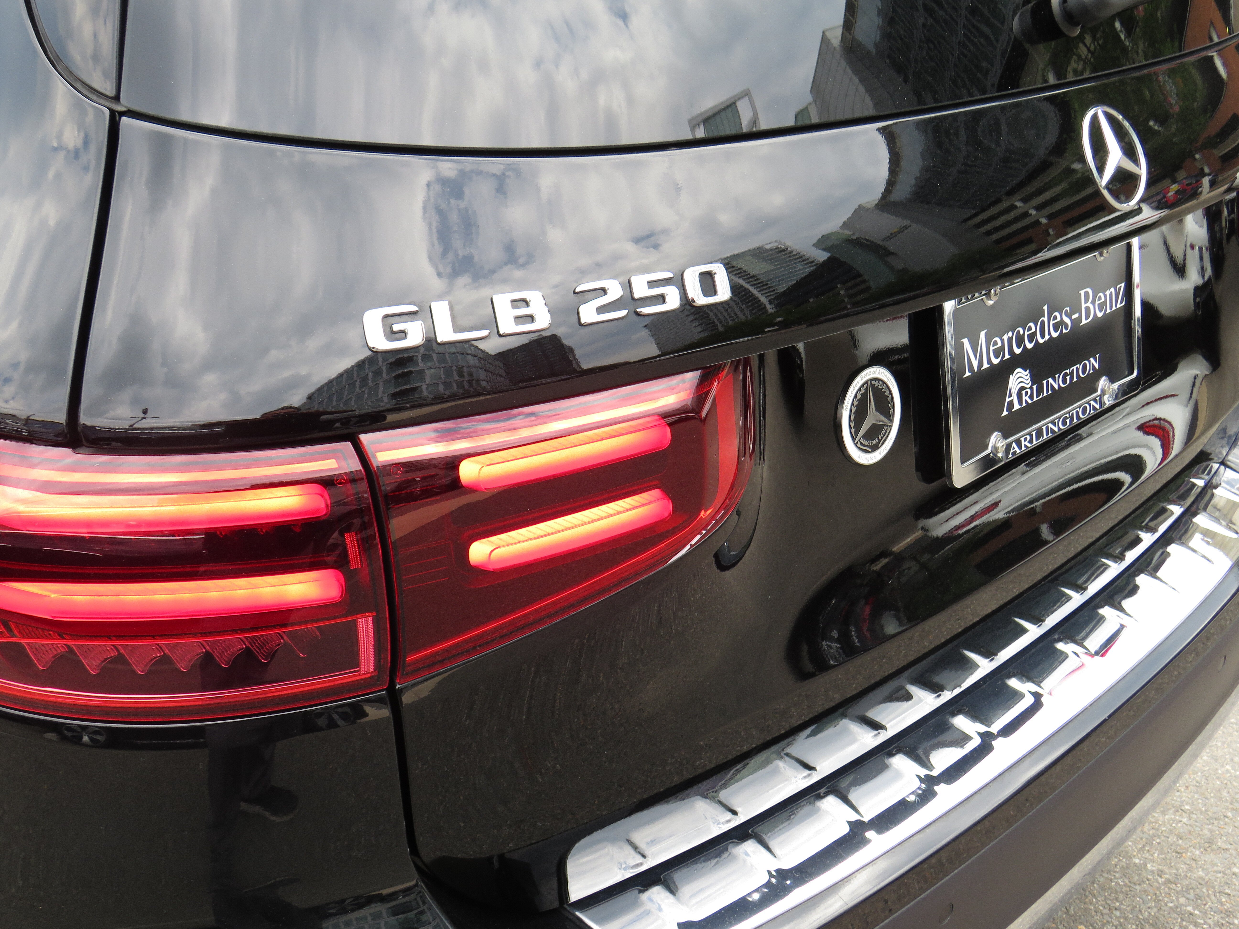 Used 2026 Night Black Mercedes-Benz GLB 250 4MATIC® image 27