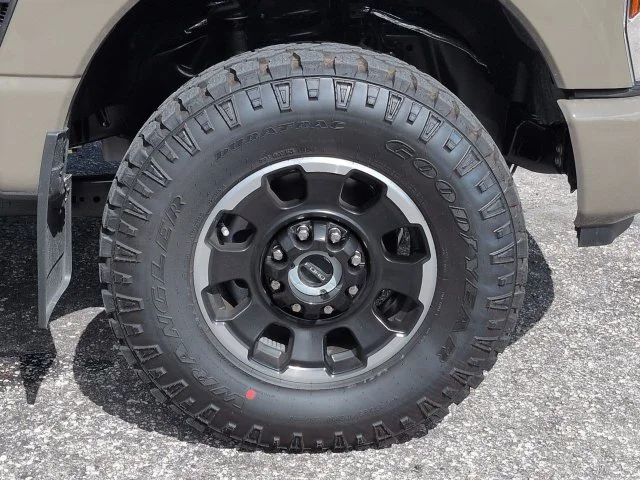 New 2027 Gray Ford Platinum image 11