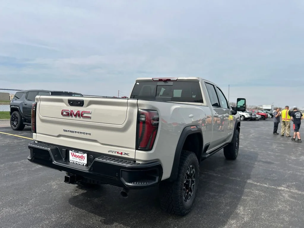 2026 GMC Sierra 2500HD AT4X - Photo 9