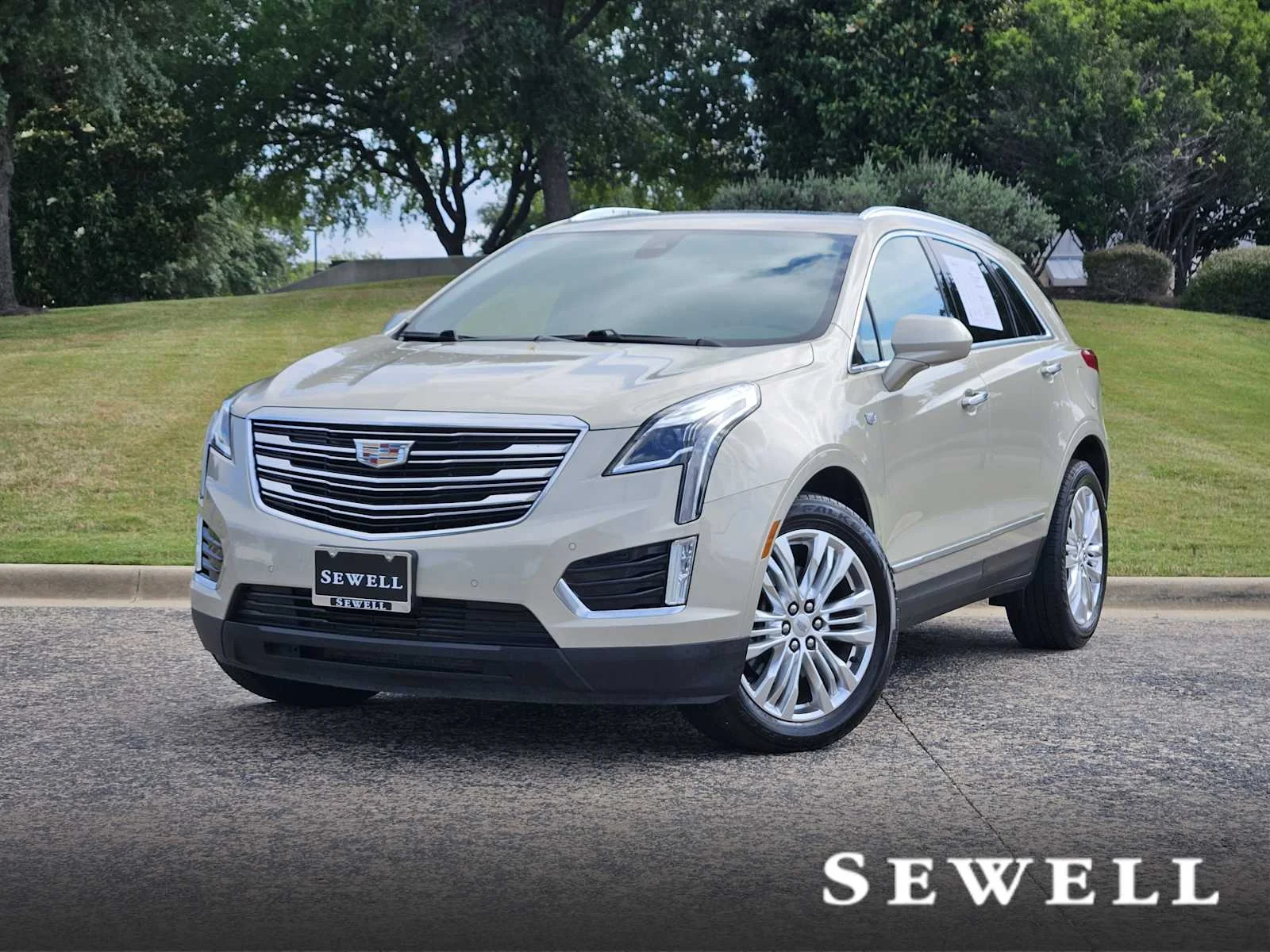 2017 Cadillac XT5 FWD Premium Luxury's photo