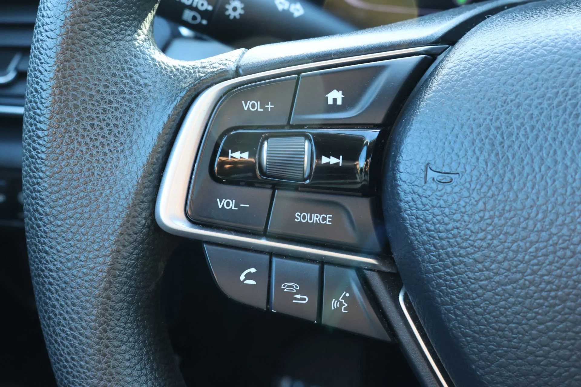 Used 2020 White Honda LX image 9