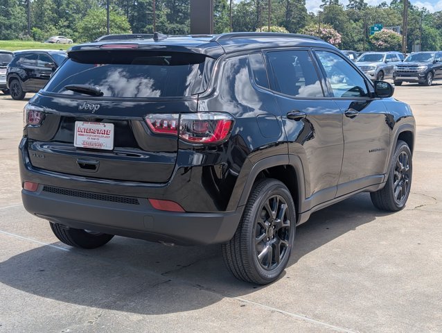 New 2026 Diamond Black Crystal Pearl-Coat Exterior Paint Jeep Latitude Altitude image 5
