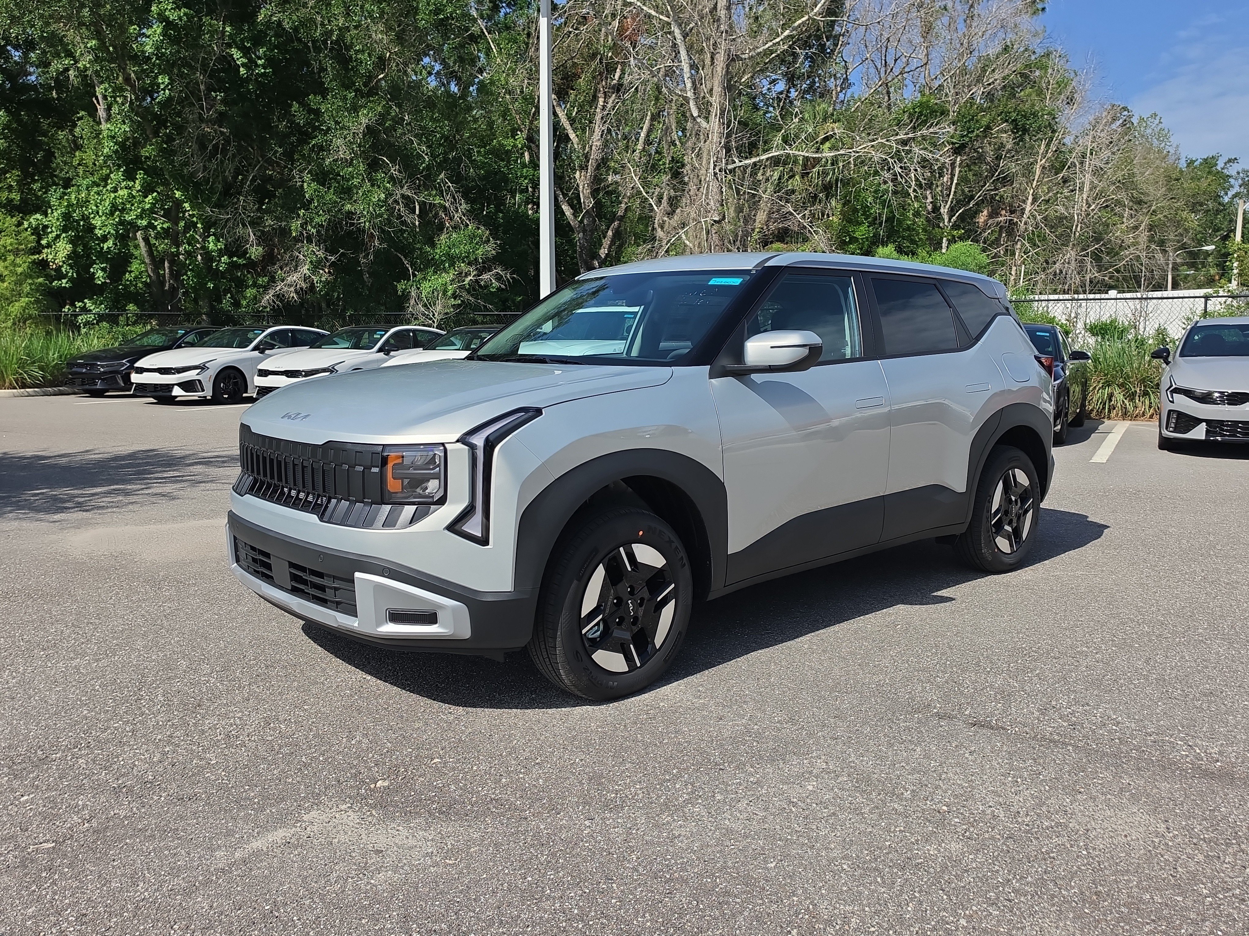 New 2027 Ivory Silver Kia LX image 4