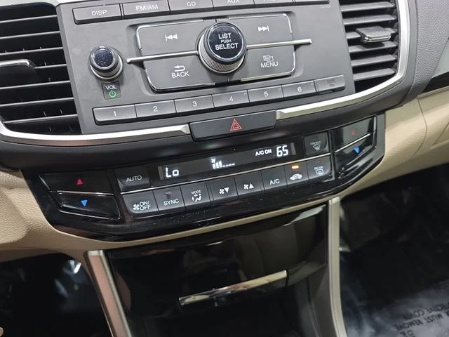 Used 2017  Honda LX image 24
