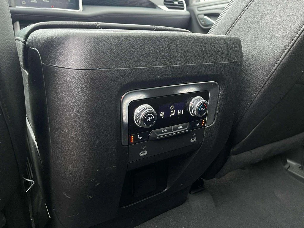 Used 2024 Onyx Black GMC Denali image 28