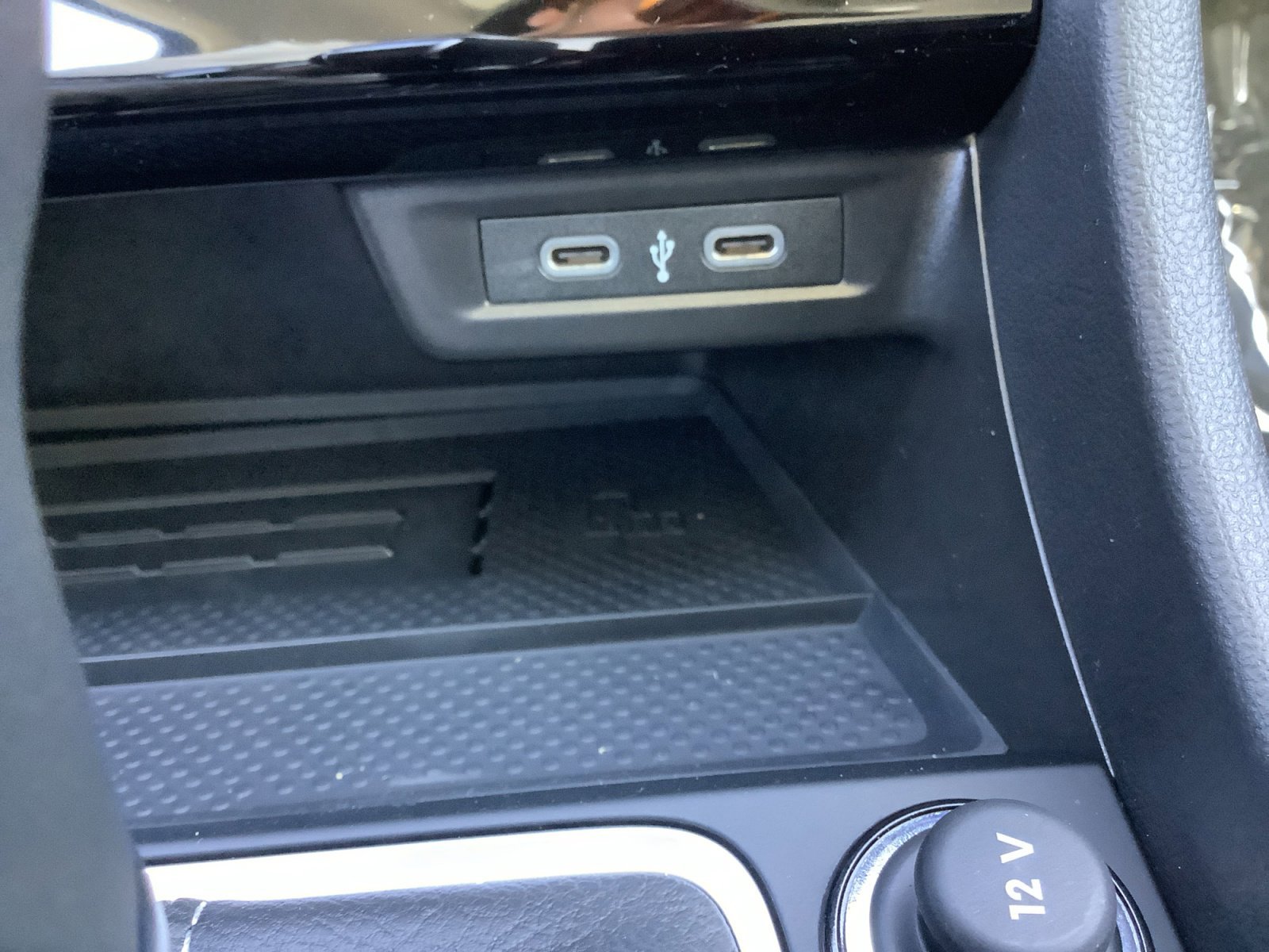 New 2026 PLATINUM GRAY M Volkswagen SE image 21