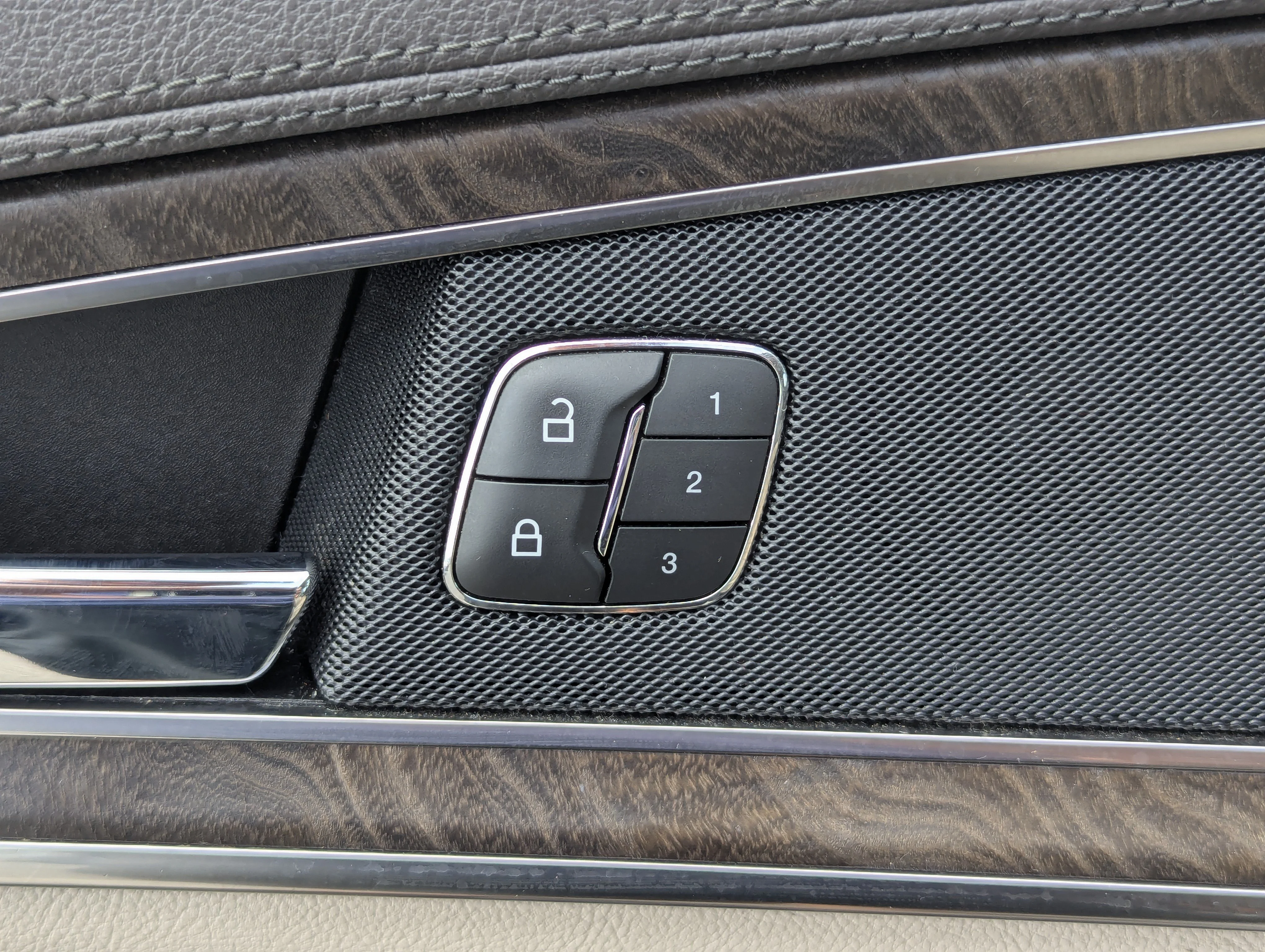 Used 2019 Ceramic Pearl Metallic Tri-Coat Lincoln Reserve image 24