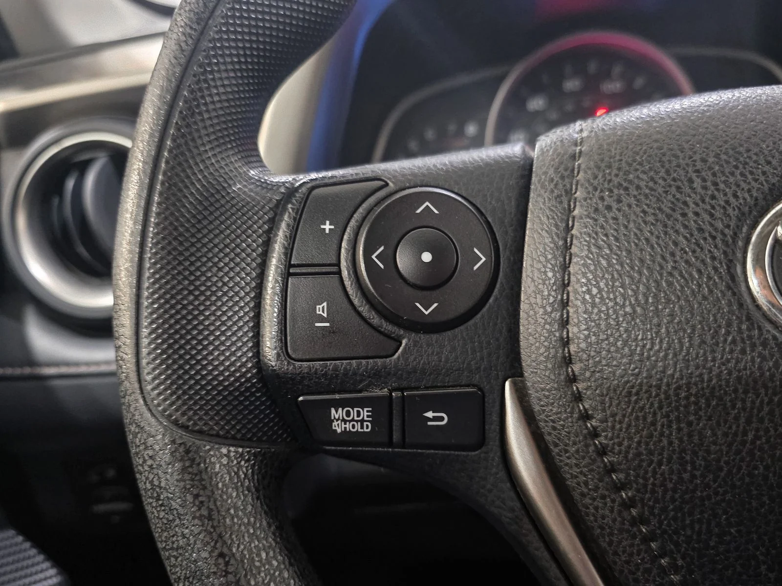 Used 2014 Gray Toyota XLE image 31