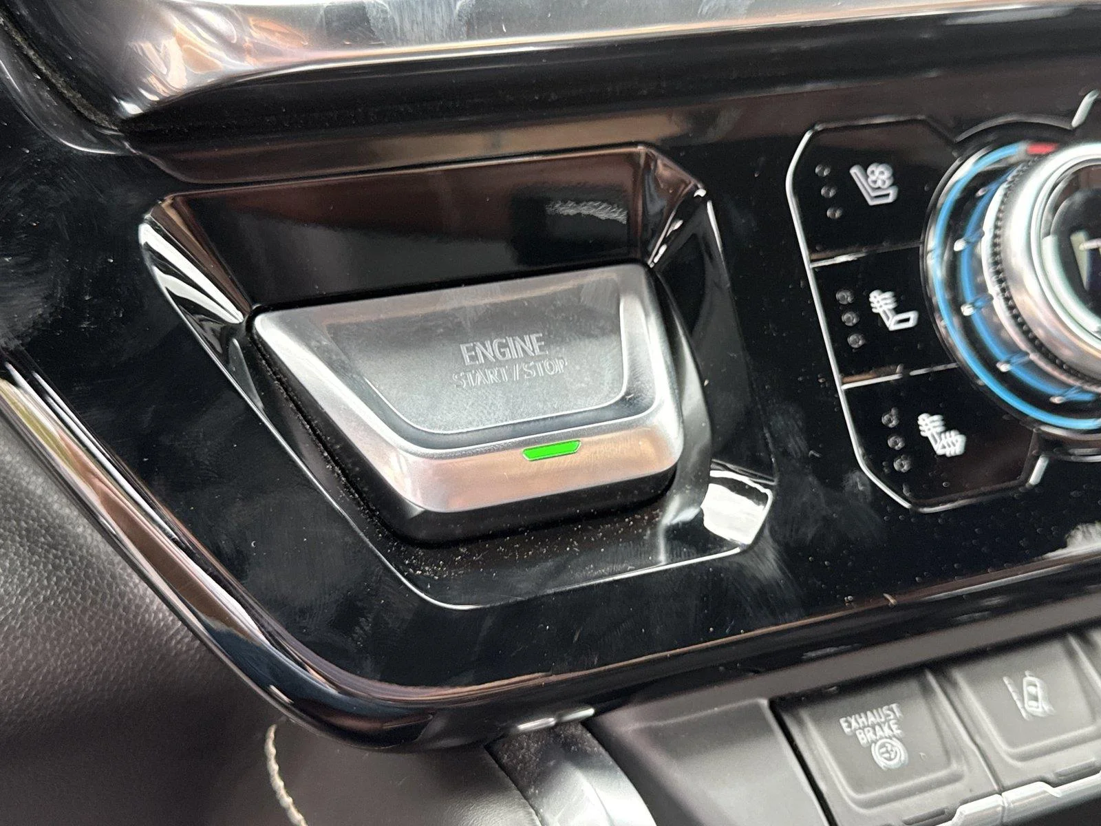 Used 2024 Onyx Black GMC Denali Ultimate image 25