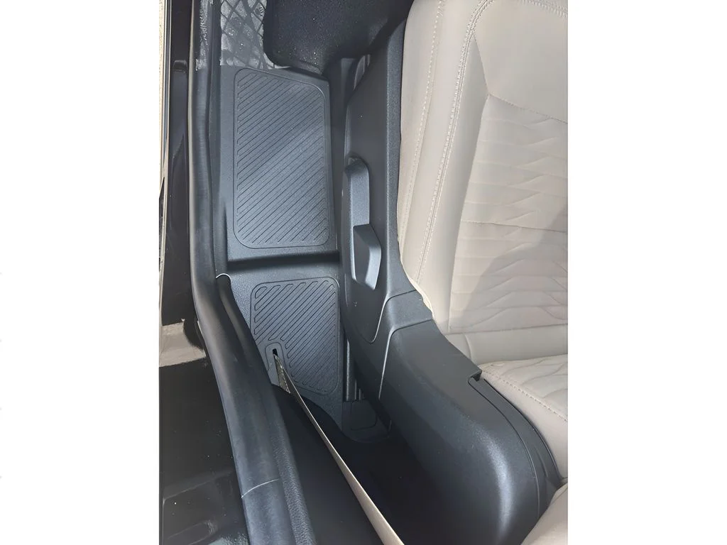 Used 2021 Agate Black Metallic Ford XLT image 17