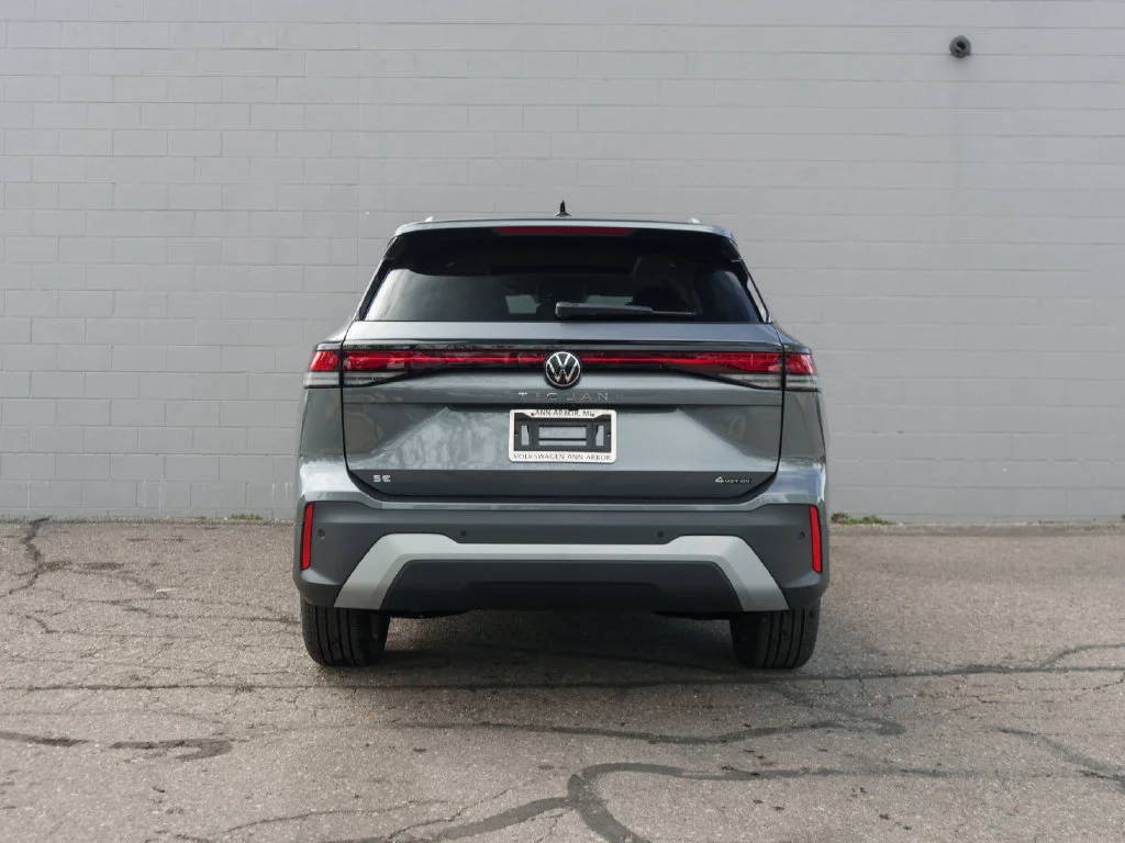 New 2026 Platinum Gray Metallic Volkswagen 2.0T SE image 5